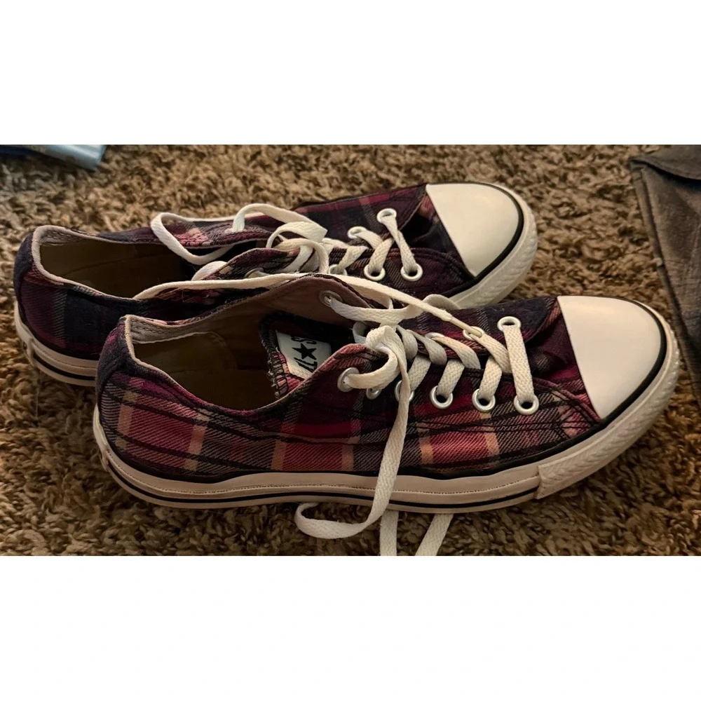 Converse Low-Top All Star Purple & Navy Plaid Sneakers 6 Men/8 Women